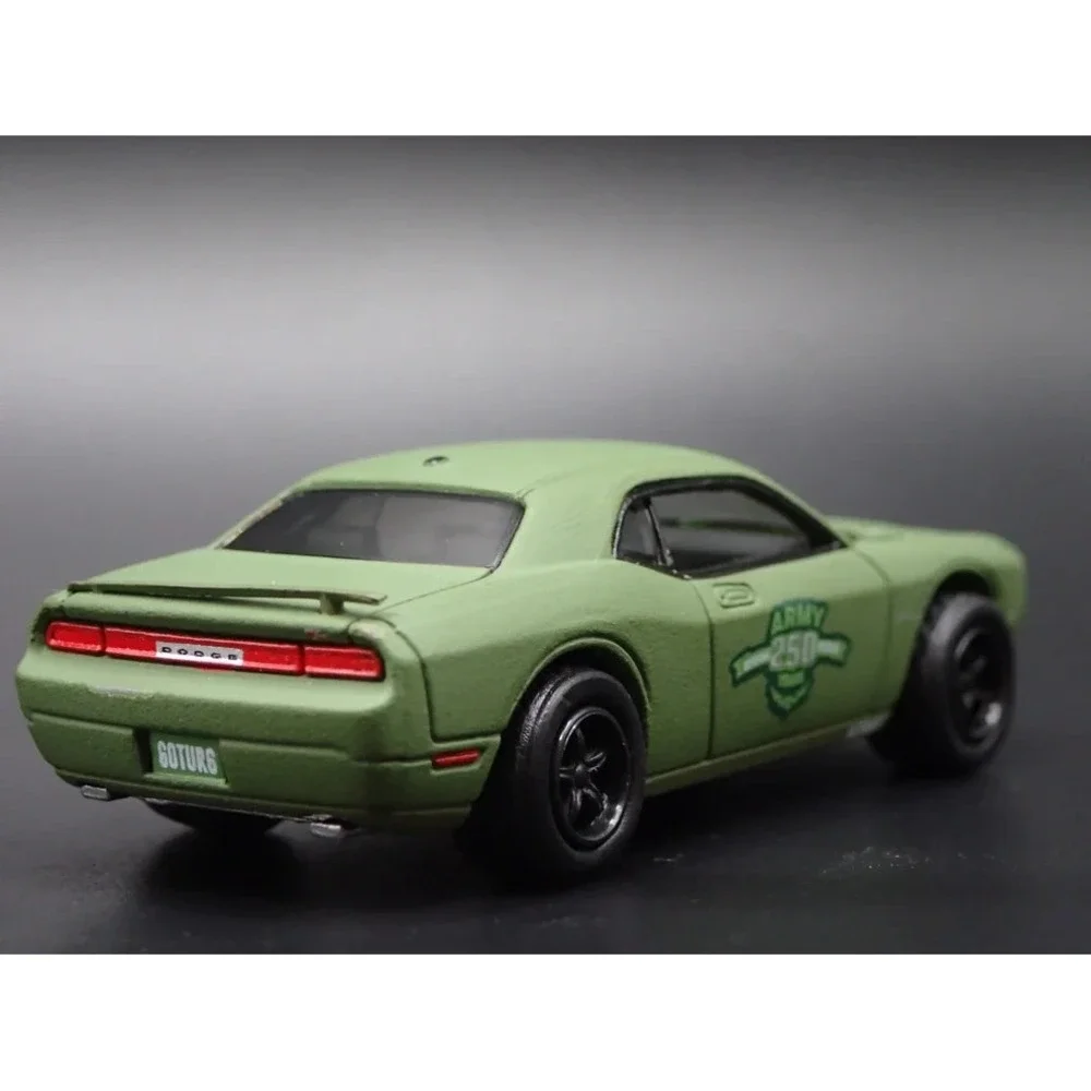 Johnny Lightning Army 250 years  2014 Dodge‎ Green Challenger R/T  Version B